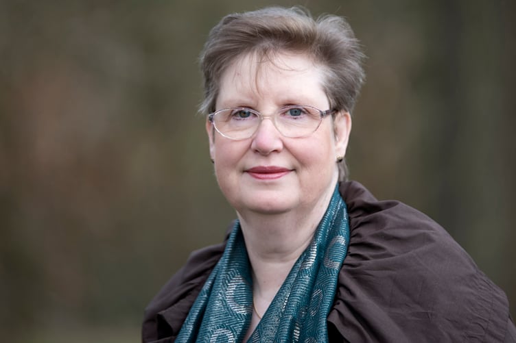 South Devon author Helena Dixon will be joining Dame Hannahs' Autumn Lunch.